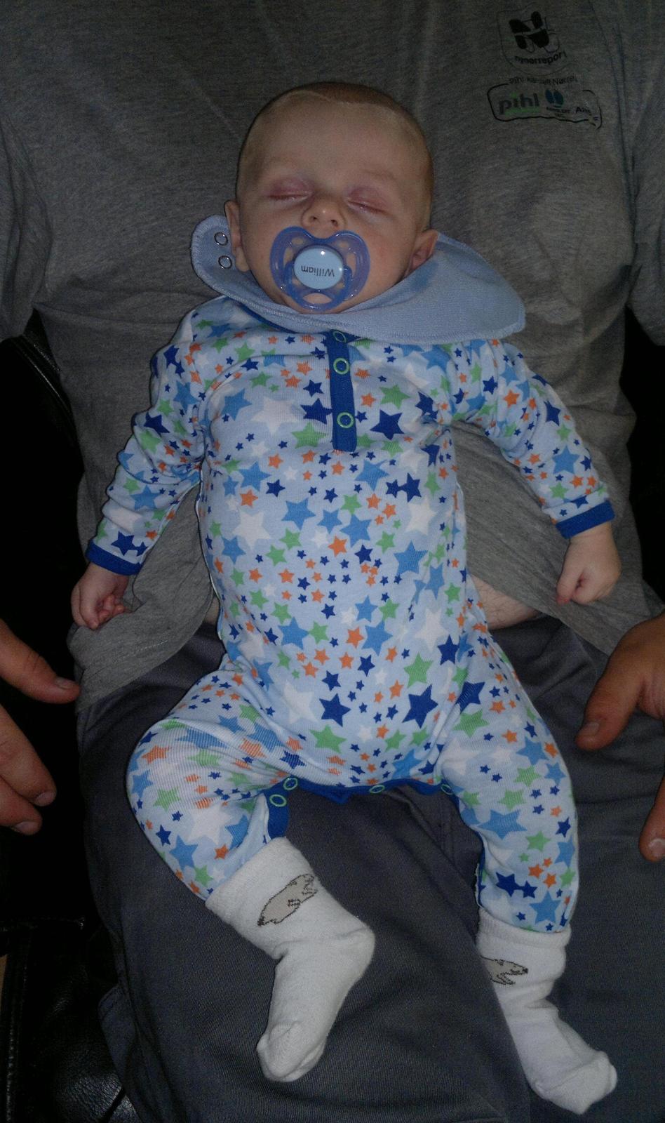 Dreng William - Puha.. Når man putter på fars mave falder man i søvn billede 9