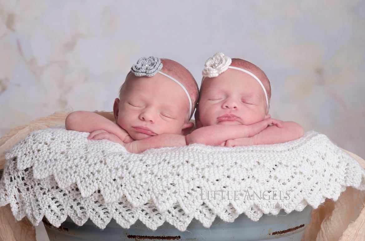 Pige Linea - Med sin søster, Linea til venstre billede 9