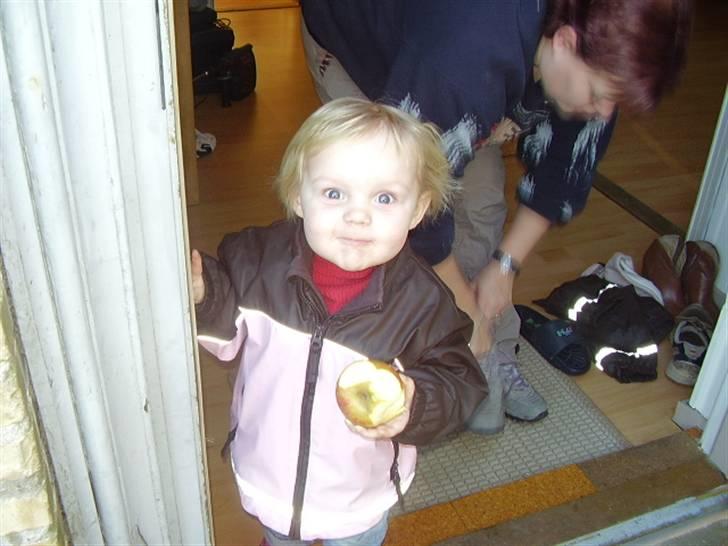 Pige Nu mor til 2 dejlige piger:o) - Bøhhh far.. billede 2