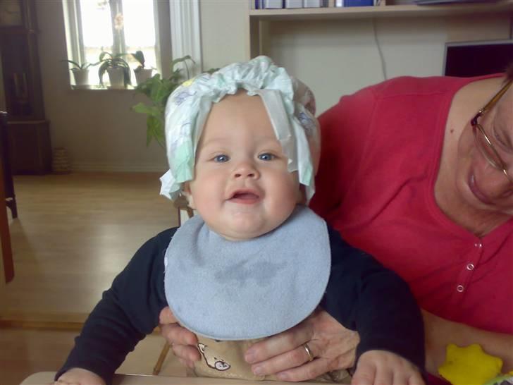 Dreng magnus - se lige min fine nye ble hat... (bare rolig det er en ren ble.. smiler..) billede 12