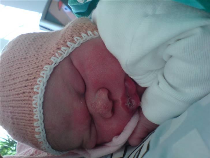 Pige Josephine sofie  - min første lur på sygehusetzzzzzzzzzzzzzzzzzzzzzzzzzzzzzzzzzzzz billede 4