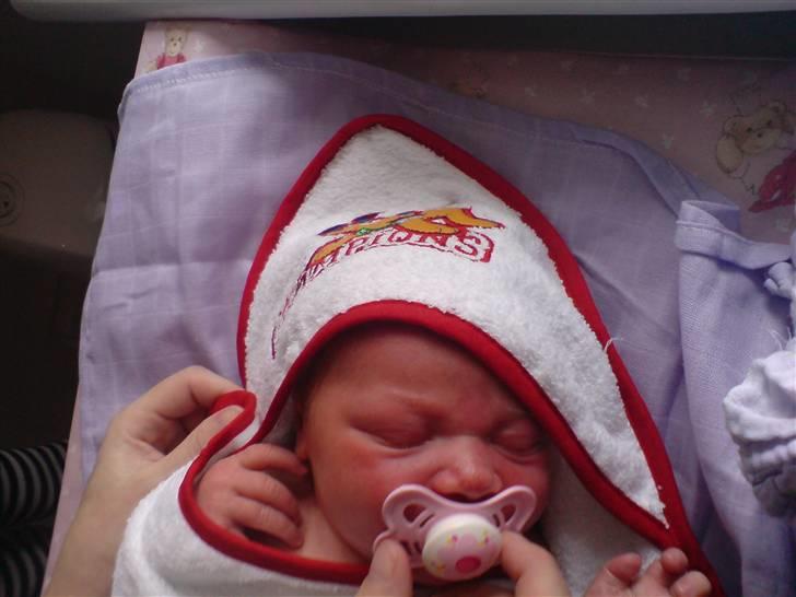 Pige Josephine sofie  - Power napper lige efter min første badetur billede 6
