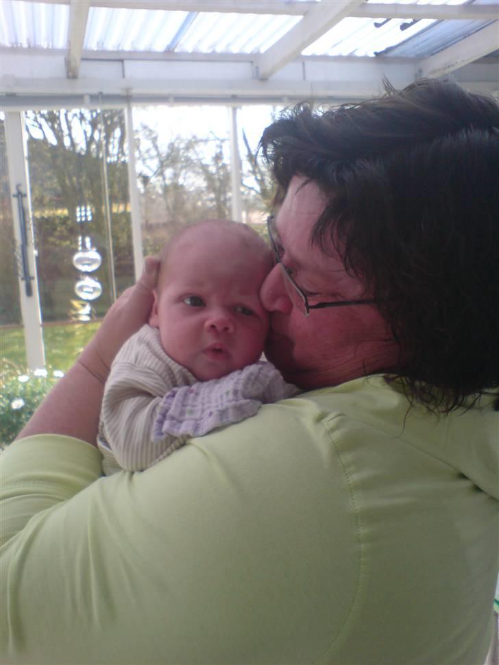 Pige Josephine sofie  - Det sidste billede af farmor og mig.. Savner dig!!!!!!!!!!!!!!!!!!!!!!!! billede 10