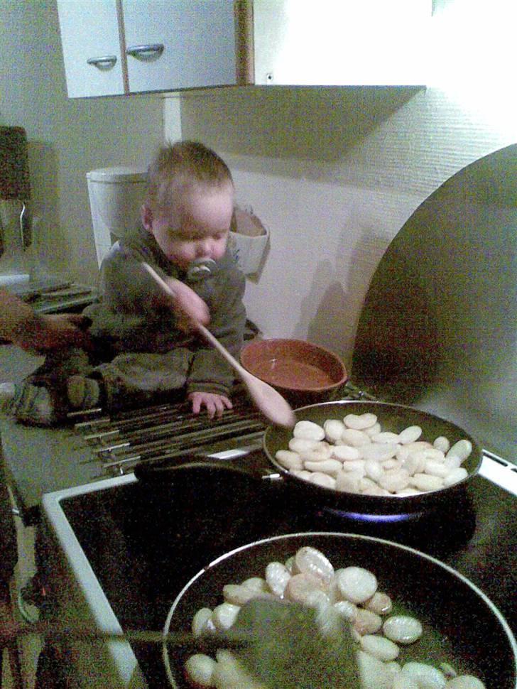Dreng simon - laver mad med far billede 3