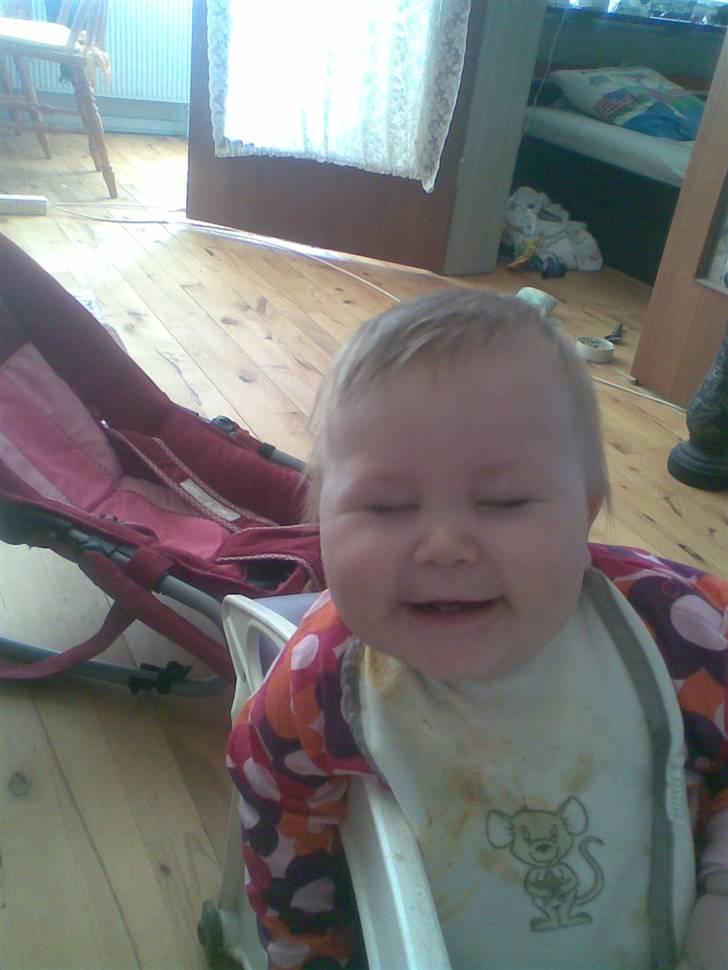 Pige Emily - Puha.. nysset kom bag på mig, men sjovt var det. billede 3