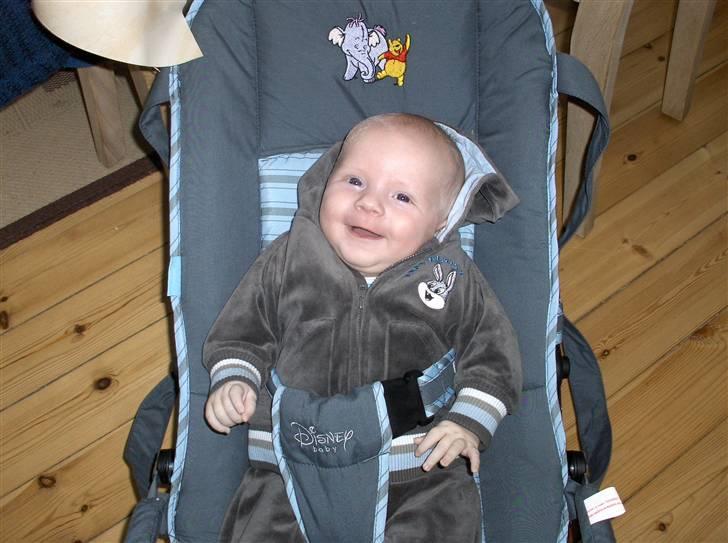 Dreng Noah - jeg charmer mig lige ind på mor igen igen billede 8