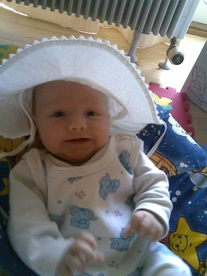Pige Freya Elly Thorgaard - Har fået sej sommerhat af min seje onkel... billede 13