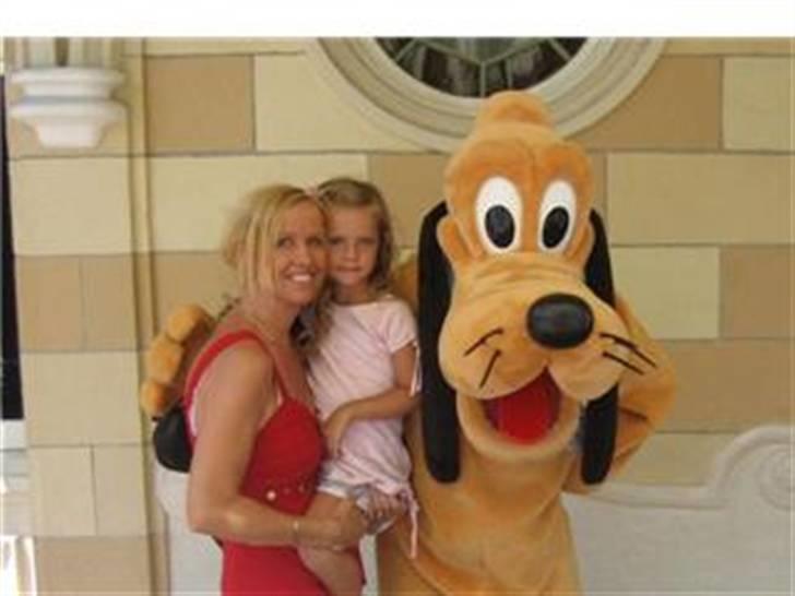 Pige Makayla - I disney land.. (3 år.) billede 1