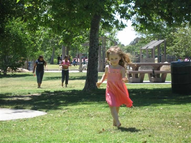 Pige Makayla - Makayla ude på farten. 3 år billede 3