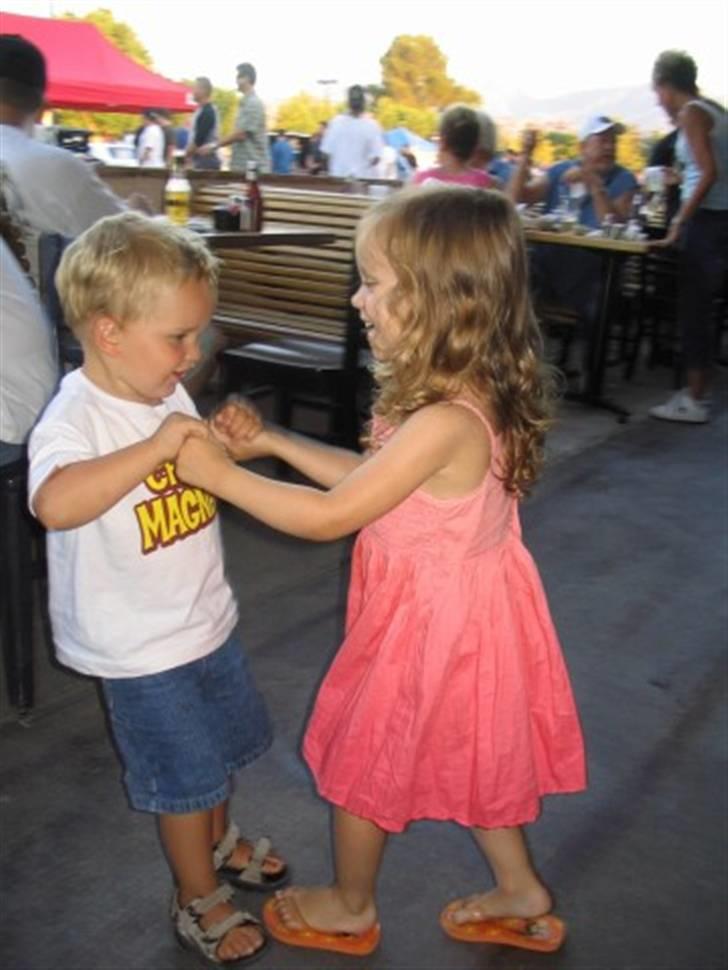 Pige Makayla - Sammen med hendes bedste ven Sean (2 år) billede 17