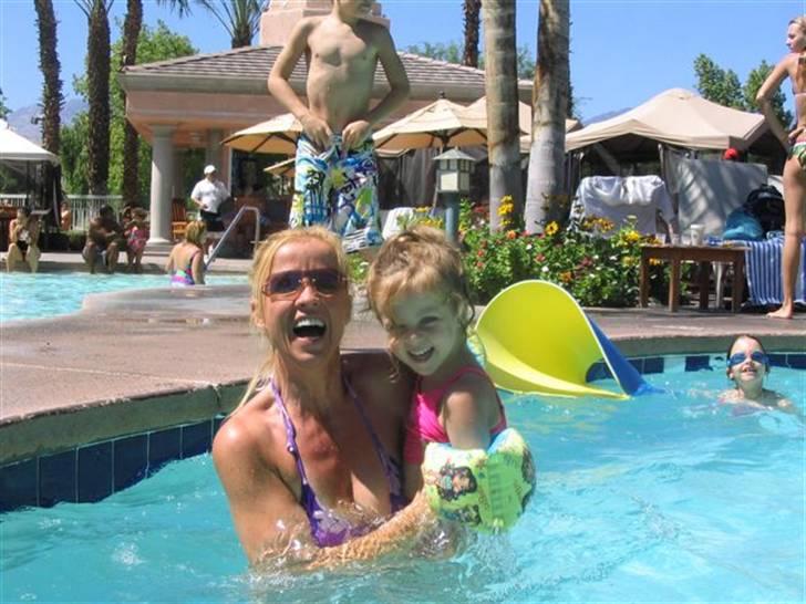 Pige Makayla - I palm spring (2 år) billede 18