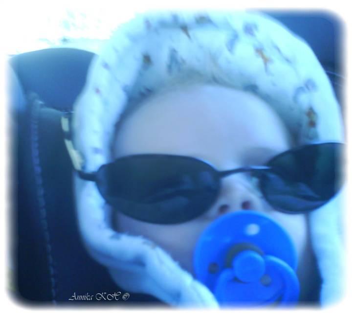 Dreng Tobias - Total gangster tobias.. haha :b billede 4