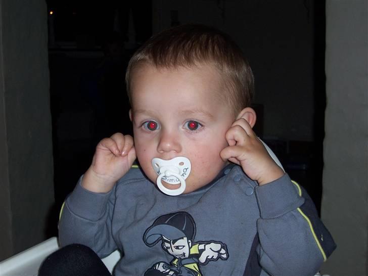 Dreng nicolay - kan ikke hører hvad du siger far!!! :-) billede 9