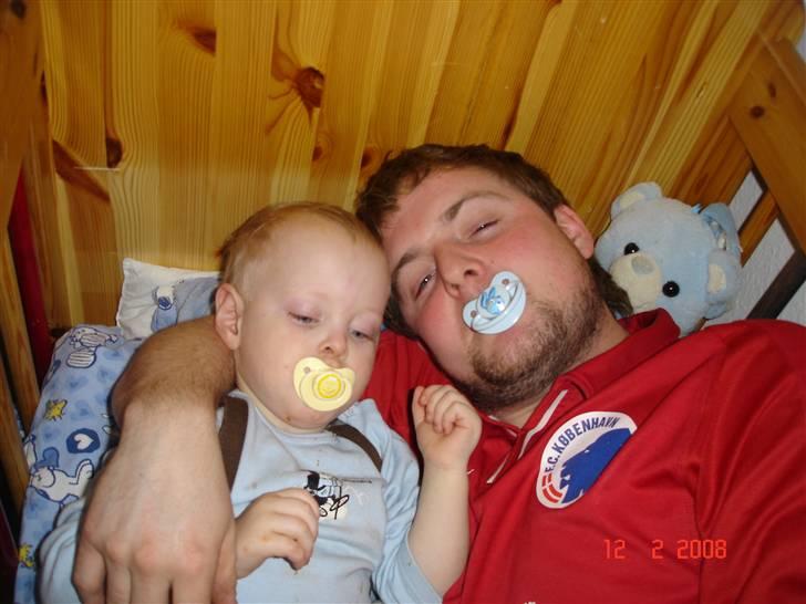 Dreng Jamie - Jamie ville gerne have kim med ned i seng for at putte.. hehe.. :) billede 11