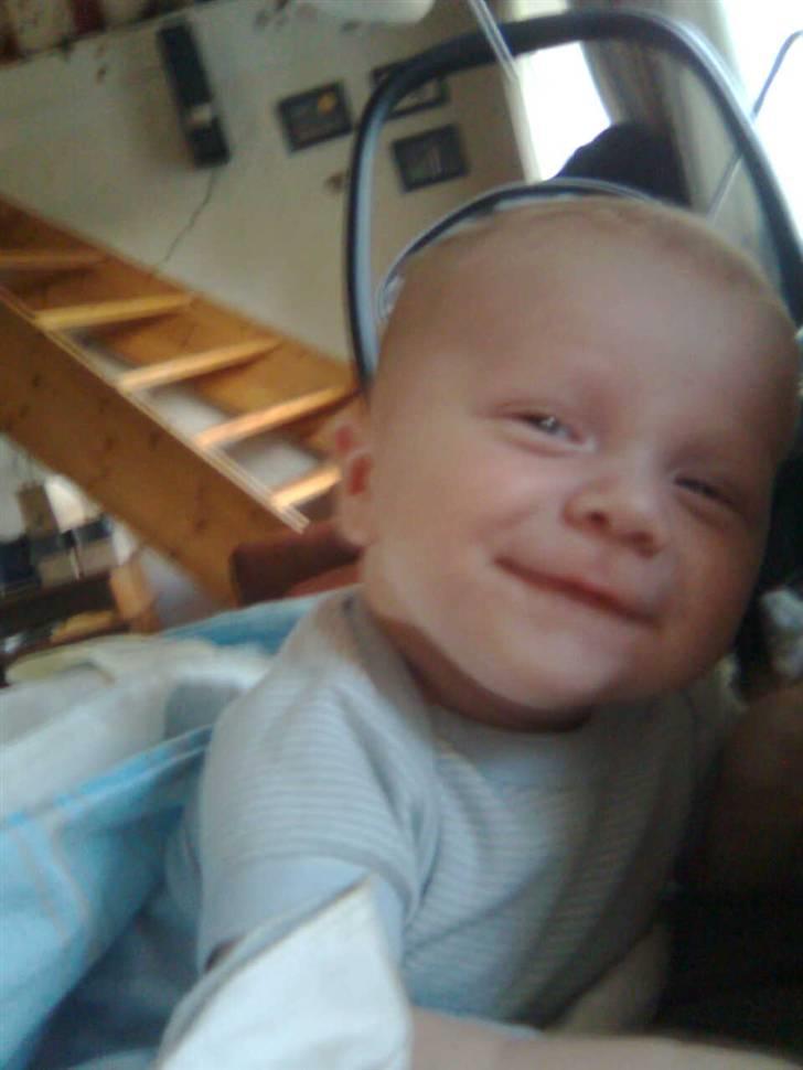 Dreng Tobias - Det er dejligt at ligge hos Far .  billede 16