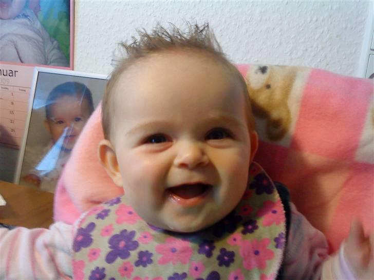Pige Emilie - Stort Smil ! :D billede 11
