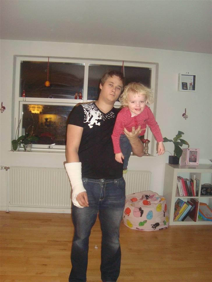 Pige Victoria Bramm Jacobsen - papfar og toria <3 billede 5