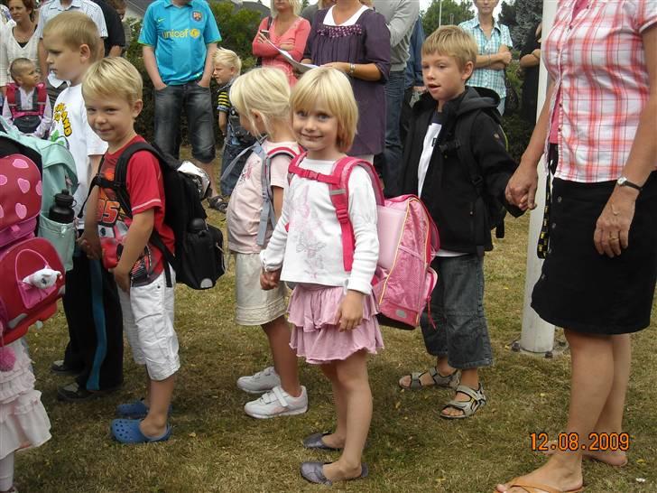 Pige Camilla - Så er klassen samlet billede 10
