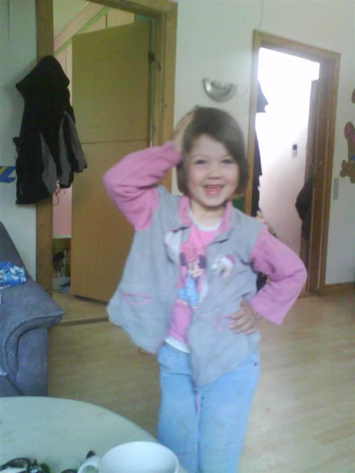 Pige jessie - seeeeeeeeeeeeeeeee mig er jeg ikk en prinsesse nu billede 2