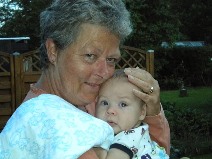 Dreng Valdemar Alfred - Mormor er det bedste i verden efter Mor&Far billede 6