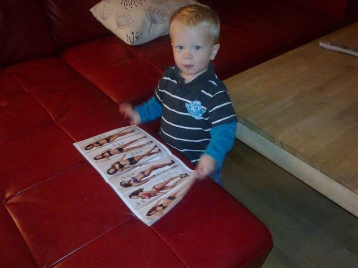 Dreng Nicklas - Nicklas kigger damer :o) billede 5