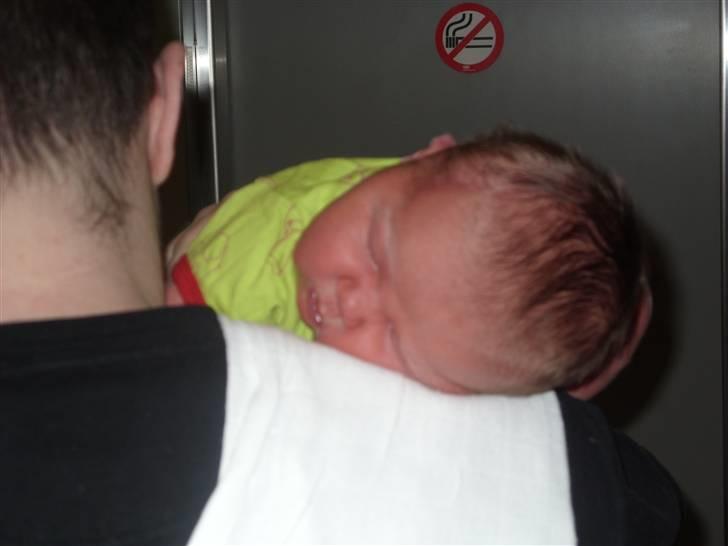 Pige Emilie - 4 dage gammel billede 12