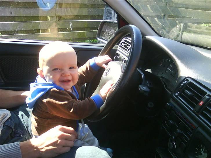 Dreng Christian - Far lærte ham næsten at køre bil. billede 4