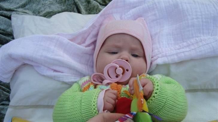 Pige Josefine Elisabeth  billede 2