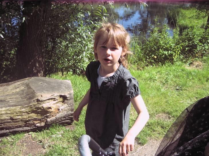 Pige Cecilie - Cecilie i odense zoo billede 8