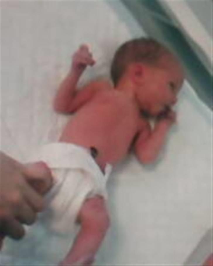 Pige Freja Wede Eriksen - 7 timer gammel billede 4