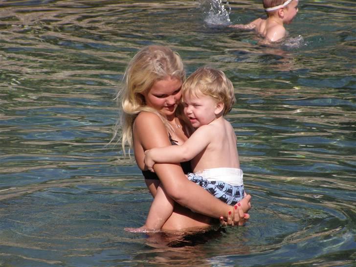 Dreng Anton - Anton og storesøster Karoline i avndet på Rhodos oktober 2009 billede 16