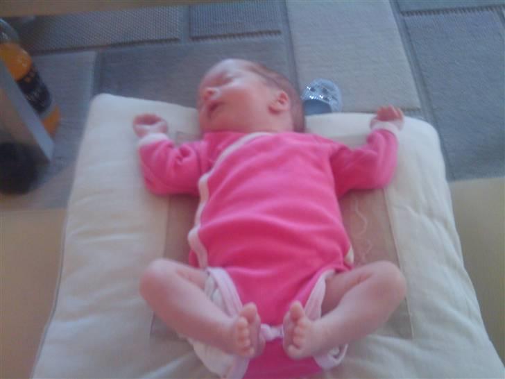 Pige Merle (tvilling) - tager lige en lur ikk? billede 3