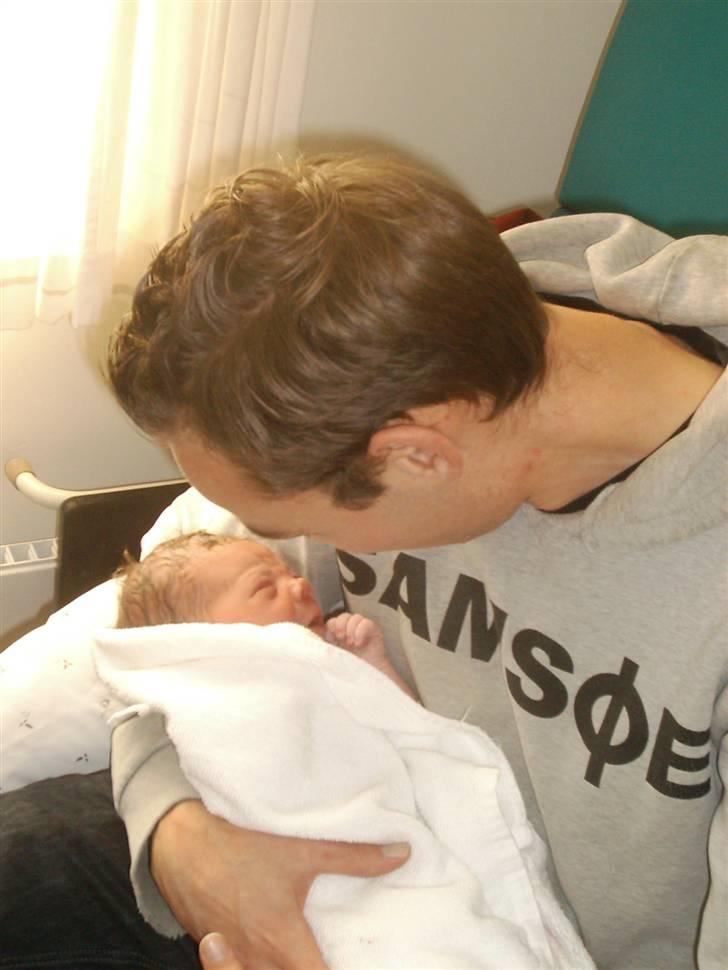 Pige Clara - 25/1 10: En stolt far med sin lille datter billede 14