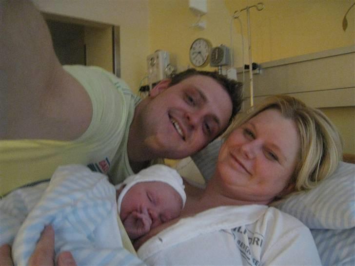 Pige Isabella Dagny - Far & Mor med vores lille prinsessen... billede 4