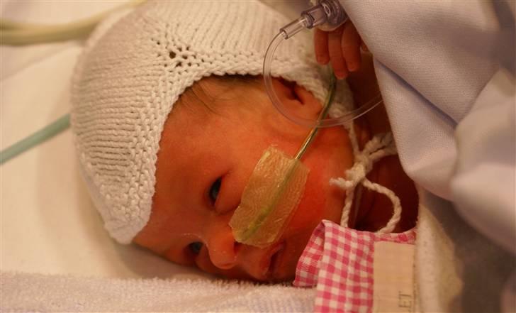 Pige Kaya Emilie - 4 dage gammel. billede 4