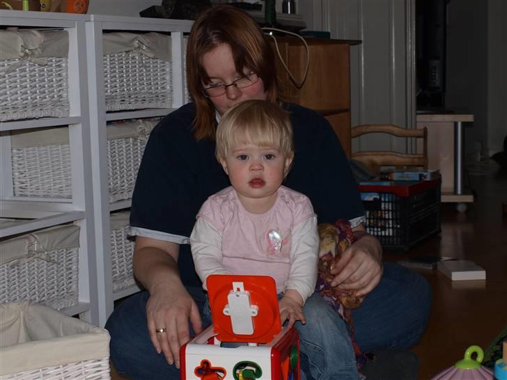 Pige Anna Sofie - Anna og mor leger billede 10