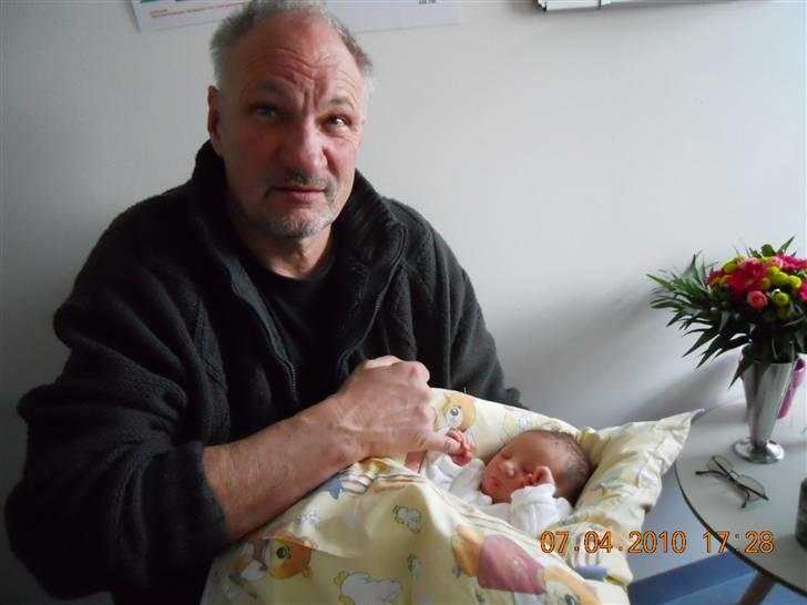 Pige Anna Marie  - Bedstefar og Anna  billede 5