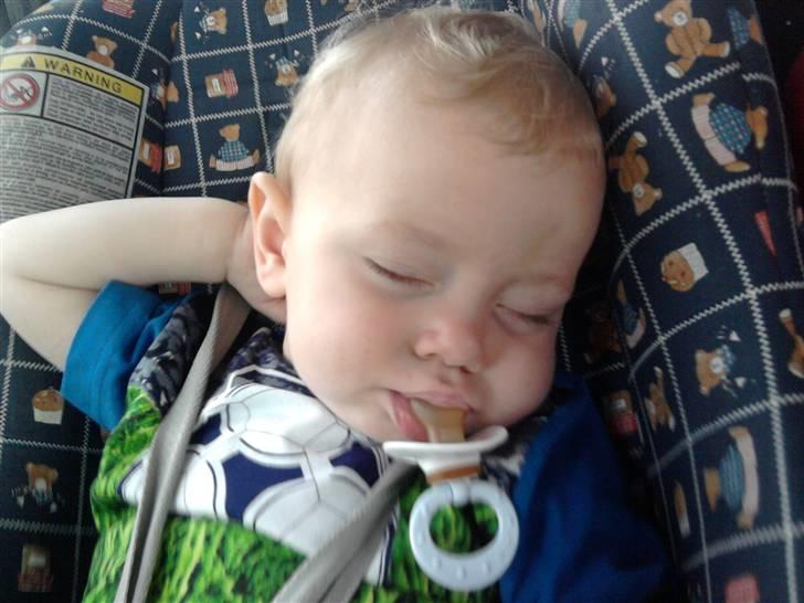 Dreng Oliver - Faldt i søvn i bilen :o) billede 16