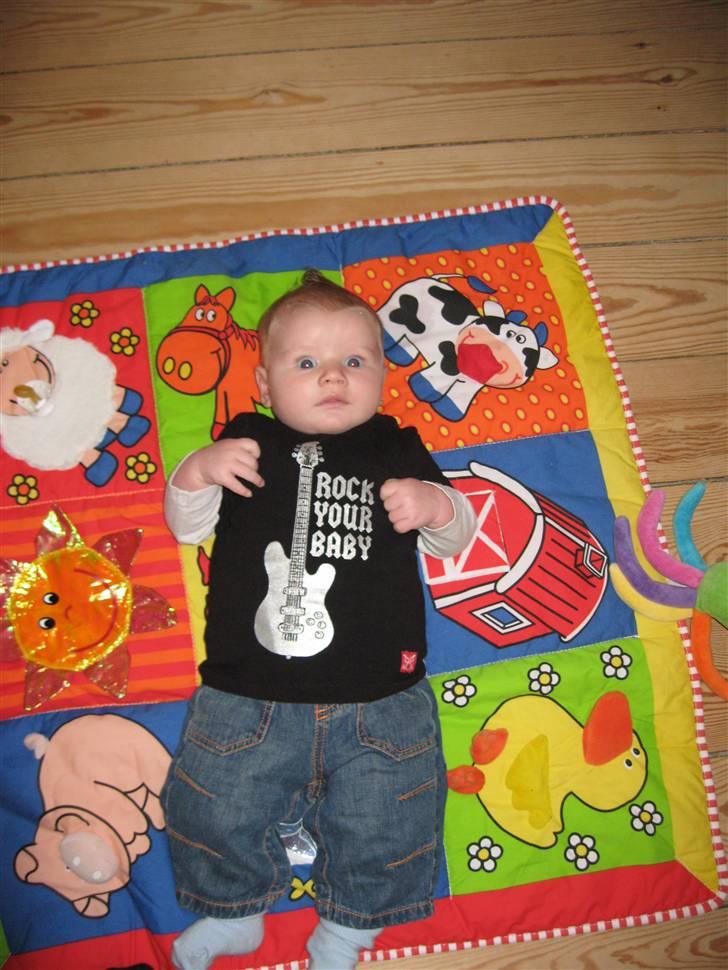 Dreng Emil Kristensen - rock star billede 1