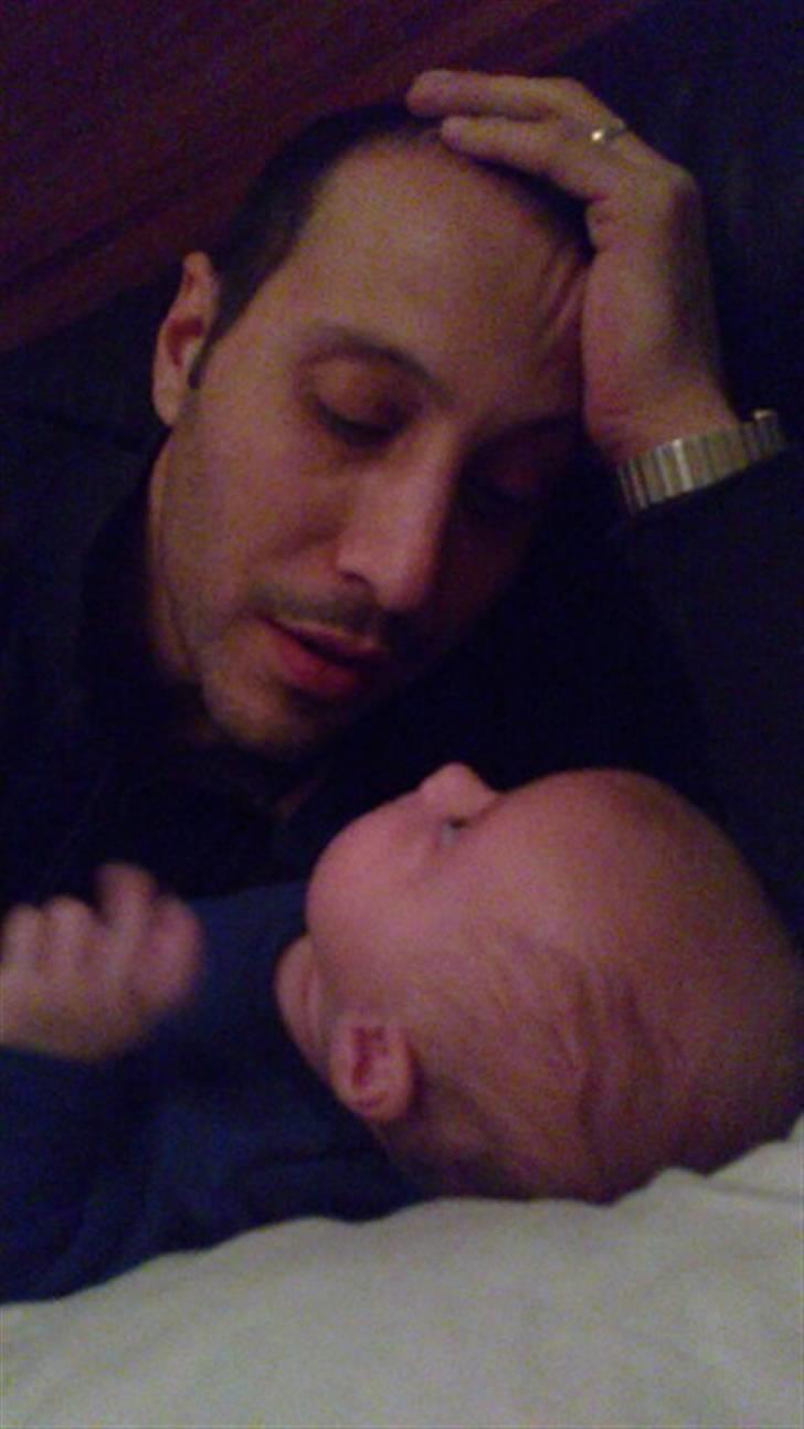 Dreng Malik - far og malik snakker sammen billede 13