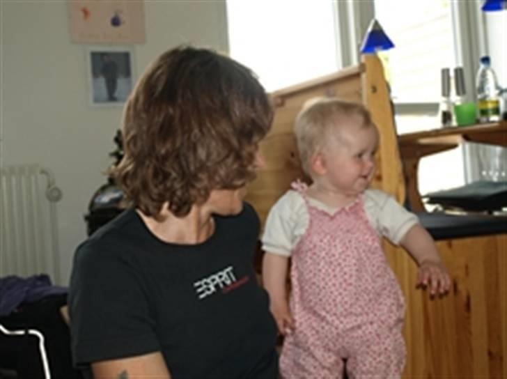 Pige Katja Ofelia Pedersen - Er lige på besøg hos mormor billede 6