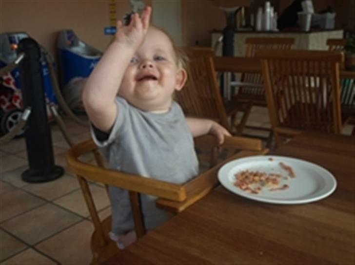 Pige Katja Ofelia Pedersen - Haha når pizzerne ikke er bedre, kan man altid bare fjolle billede 16