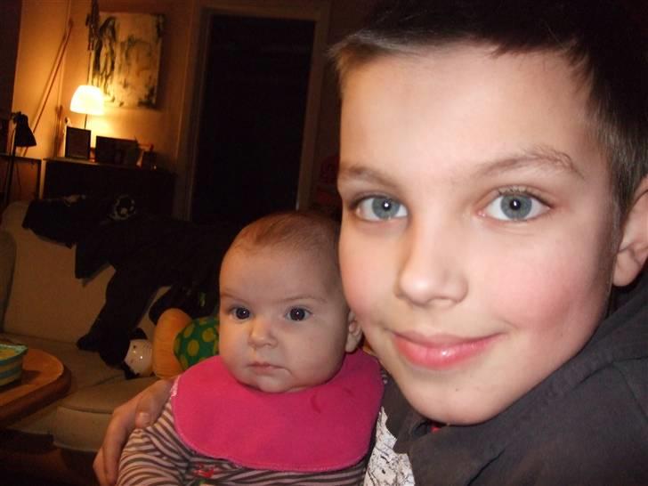 Pige Anna Kirstine - Sammen med storebror Andreas billede 9