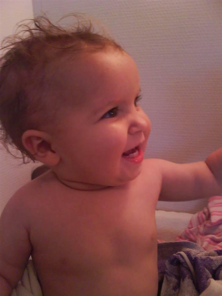 Pige Anna Kirstine - Efter badet billede 20
