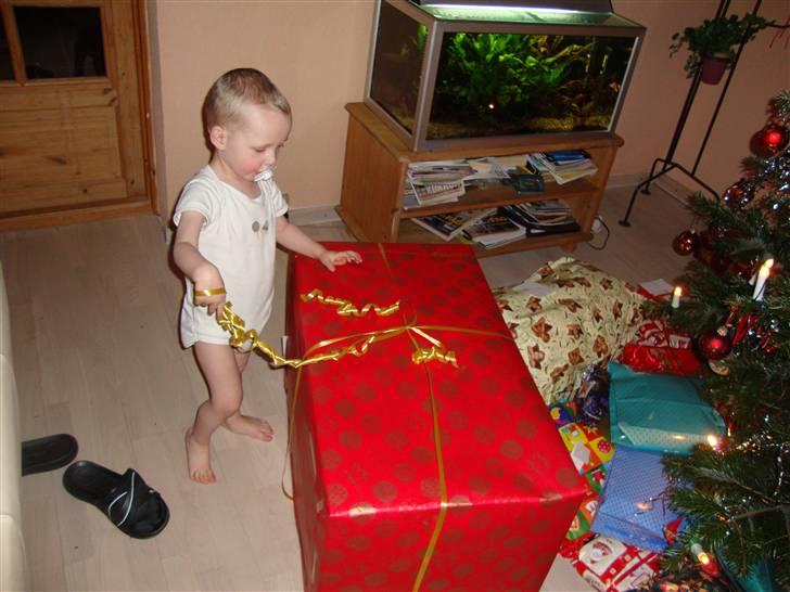 Dreng Phillip N Frohwirth - Kæmpe gave fra onkel Dennis billede 5