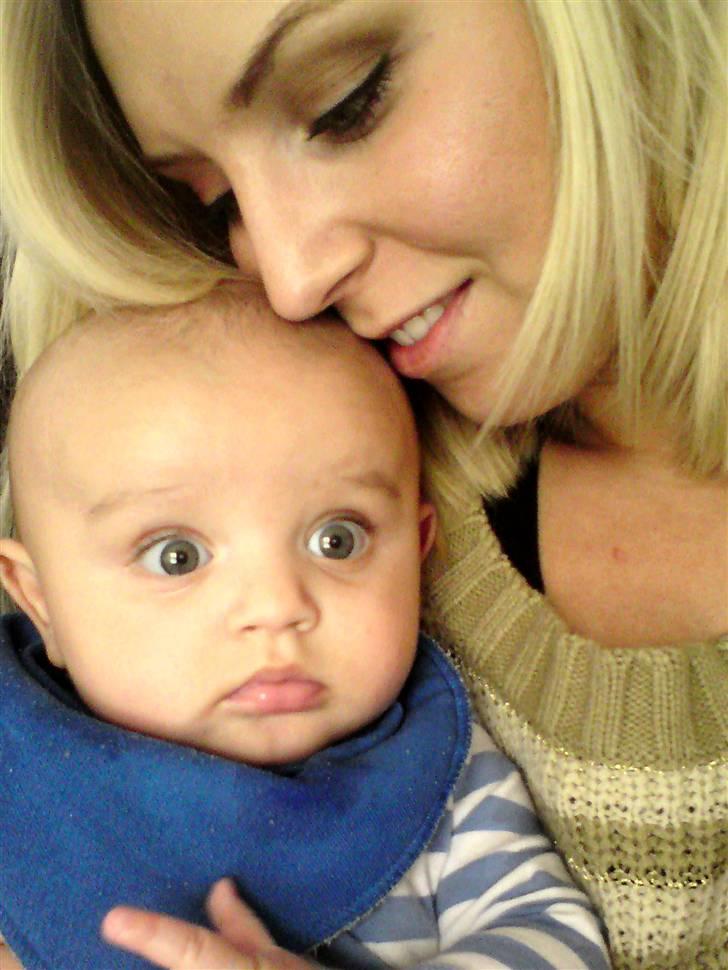 Dreng Theo - Theo med mig, MEGET stolt mor! billede 9