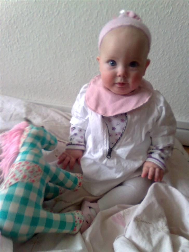 Pige Astrid Elvira billede 14