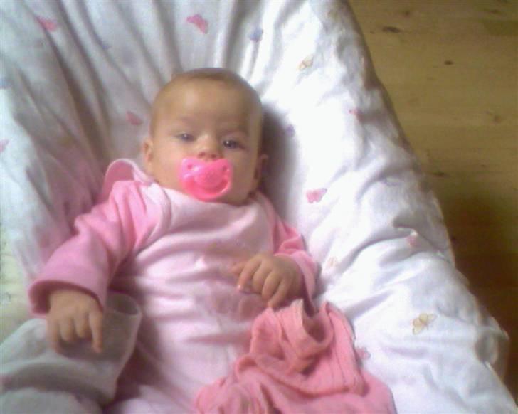 Pige Amalie  billede 8