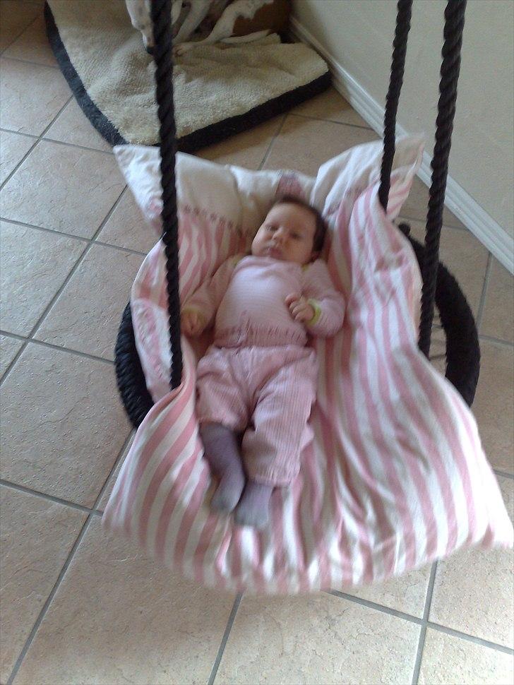 Pige Amalie - så har jeg fået en sanse gynge billede 11