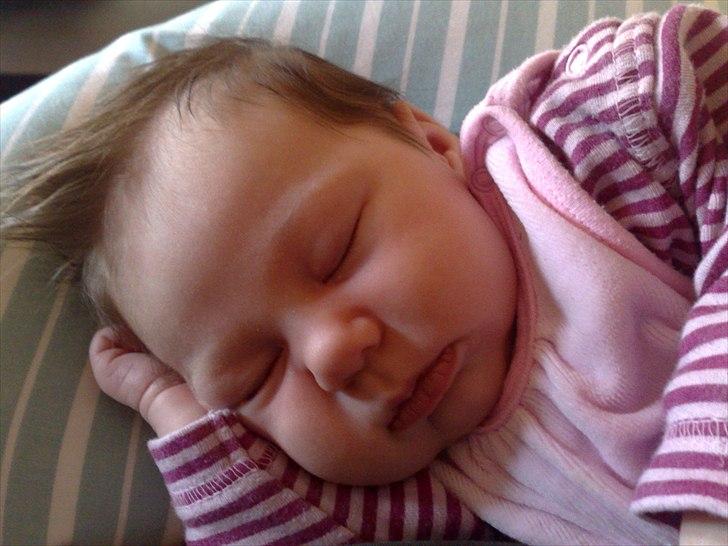 Pige Amalie - puha det er hårdt at være en sød lille prinsesse billede 14